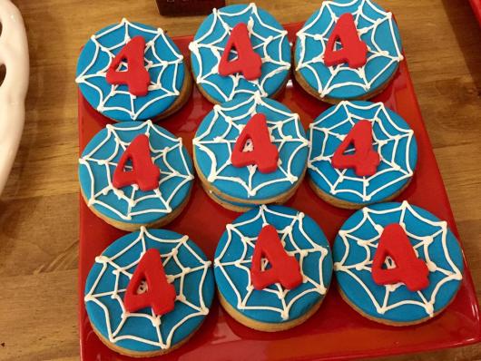 Doces Personalizados Homem-Aranha biscoitos decorados