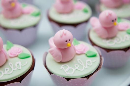 Doces Personalizados Jardim Encantado cupcake com passarinho