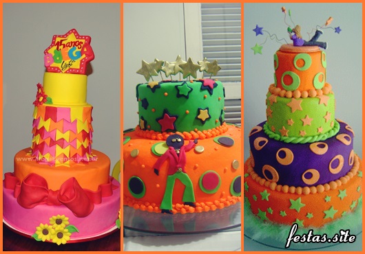 Festa Brega modelo de bolo brega com 2 andares laranja e verde