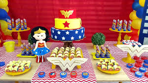 Festa Mulher Maravilha baby com boneca de feltro