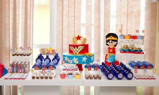 Festa Mulher Maravilha baby com kit festa personalizado