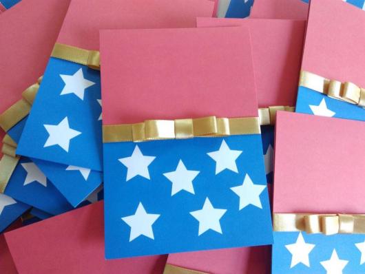 Festa Mulher Maravilha convite scrap azul e rosa