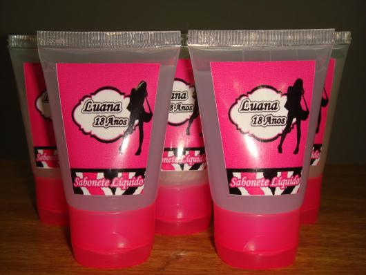 Lembrancinhas de 18 Anos personalizada sabonete liquido