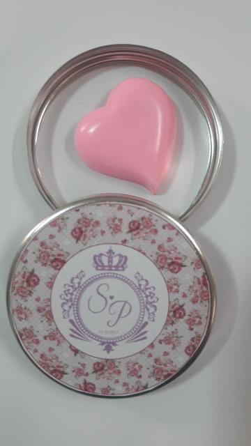 Lembrancinhas de 18 Anos simples latinha com mini sabonete