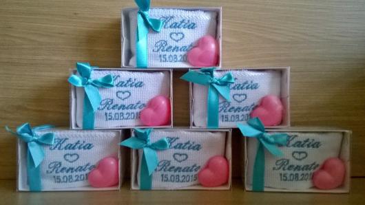 Lembrancinhas para Mulheres para madrinha kit de toalha e sabonete