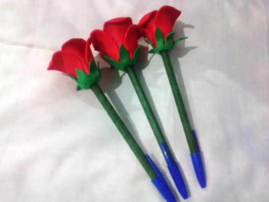 Lembrancinhas para Mulheres para amiga caneta com rosa de EVA