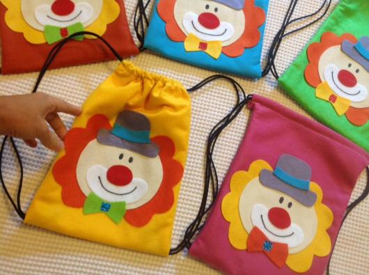 Sacolinha Surpresa circo com rosto de palhaço