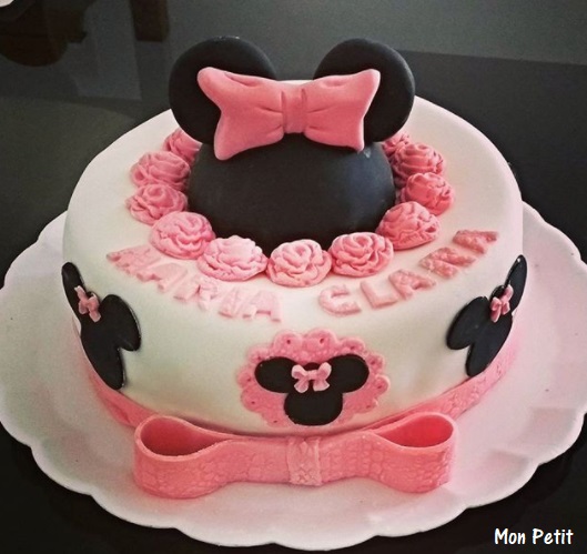 Bolo personalizado Minnie rosa e branco