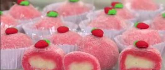 Doce bicho de pé gourmet com aplique de morango