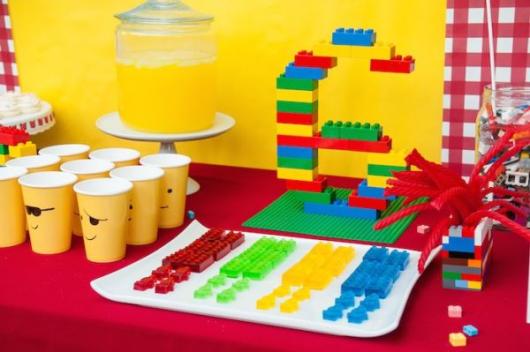 Festa criativa com Tema Lego mesa decorada