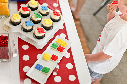 Festa criativa com Tema Lego docinhos personalizados