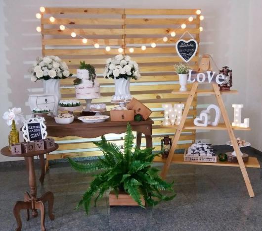Festa criativa mini table com painel feito com palet