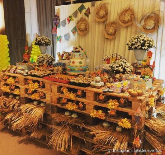 Festa criativa caipira com palha