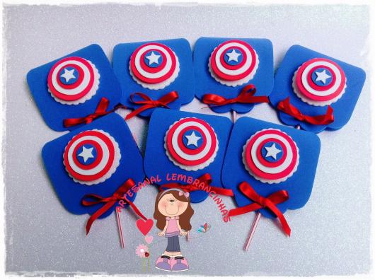 Lembrancinha do Capitão América de EVA porta pirulito