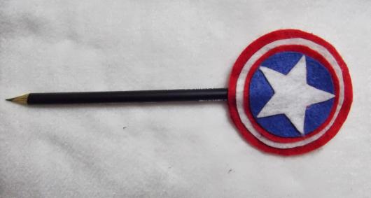 Lembrancinha do Capitão América de feltro ponteira de lápis