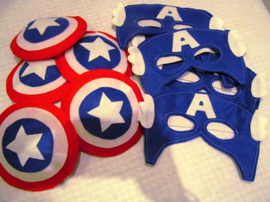 Lembrancinha do Capitão América de feltro máscara e escudo