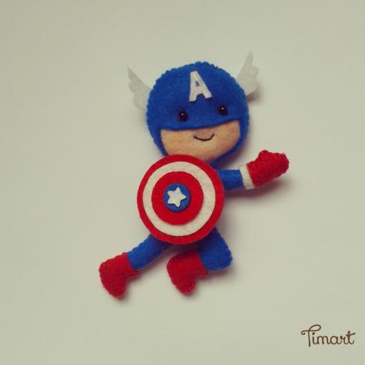 Lembrancinha do Capitão América de feltro bonequinho