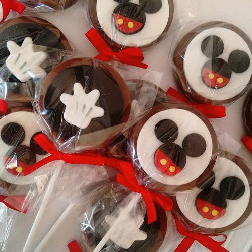 Pirulito de chocolate personalizado com Mickey