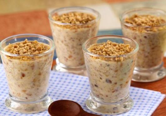 Paçoca de colher dentro de copinho.