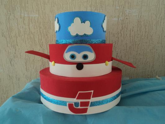 bolo super wings cenográfico três andares