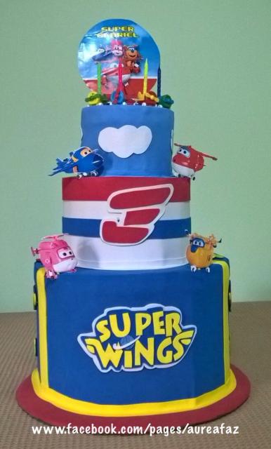 bolo super wings cenográfico