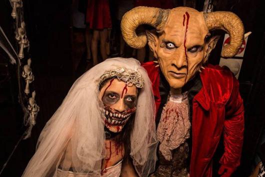 Fantasia de Halloween feminina assustadora de demônio