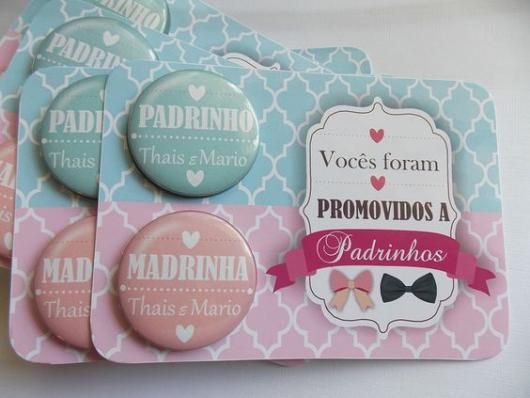 Botons para madrinha e padrinho.