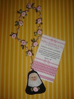 Tercinho de flores rosas com santinha.