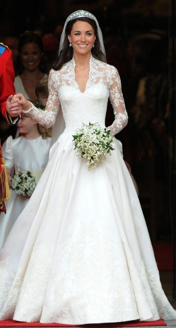 Kate Middleton saindo da igreja após seu casamento com o Principe William.