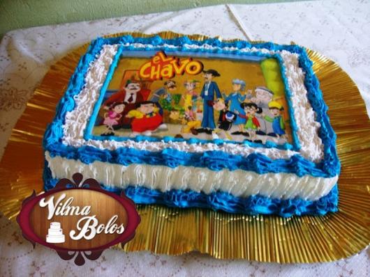 Bolo do Chaves com chantilly azul e branco