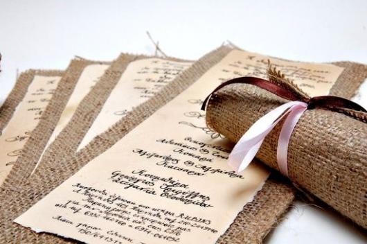 Convite de casamento rústico com juta e laço rosa
