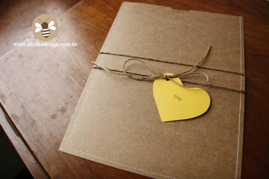 Convite de casamento rústico criativo com laço e coração