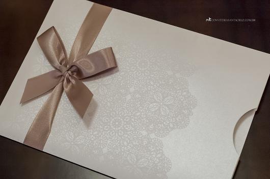 Envelope para convite de formatura branco com relevo