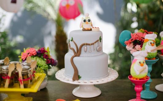 bolo branco clean festa da corujinha