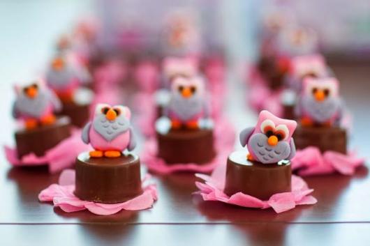 chocolate decorado para festa da corujinha
