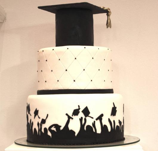 Festa de formatura bolo preto e branco
