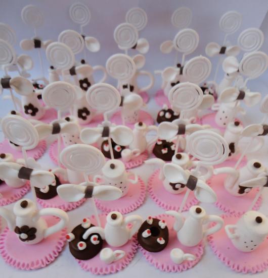 Lembrancinha de Chá de Panela de Biscuit: xícara com porta foto