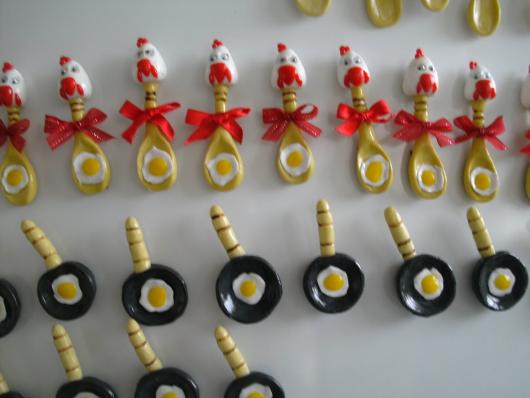 Lembrancinha de Chá de Panela de Biscuit: ímãs de geladeira