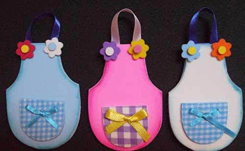 Lembrancinha de Chá de Panela de EVA: avental de ímã de geladeira