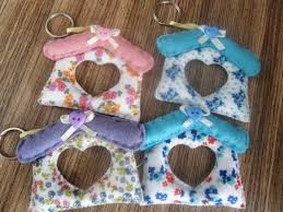 Lembrancinha de Chá de Panela de feltro: chaveiro de casinha