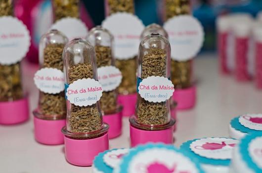 Lembrancinha de Chá de Panela Simples: tubete com ervas