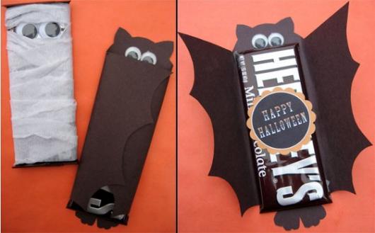 Lembrancinha de halloween criativa chocolate dentro de morcego de papel