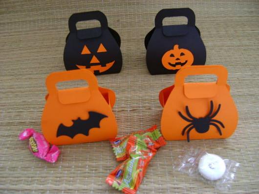 Lembrancinha de halloween em EVA porta doces