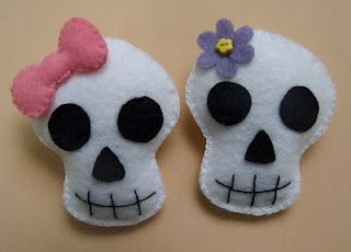 Lembrancinha de halloween em feltro chaveiro de caveira