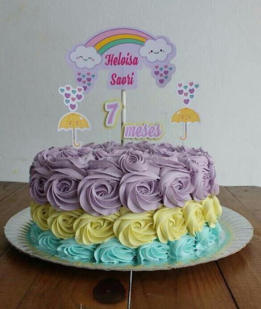 bolo fake chuva de amor com rosas simples