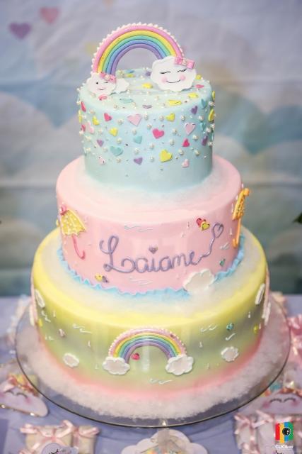 bolo fake chuva de amor em tons pastéis