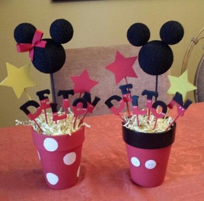 Enfeite de mesa da Minnie vermelha com apliques de EVA