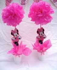 Enfeite de mesa da Minnie rosa com papel crepom