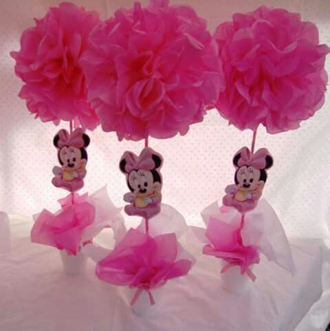 Enfeite de mesa da Minnie rosa com pompom de papel crepom rosa