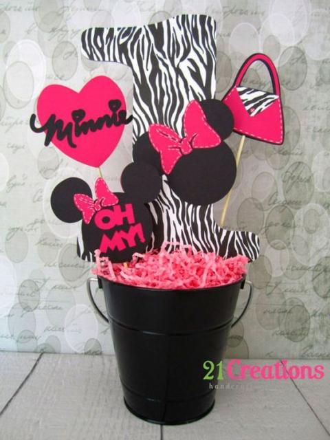 Enfeite de mesa da Minnie rosa com apliques de EVA